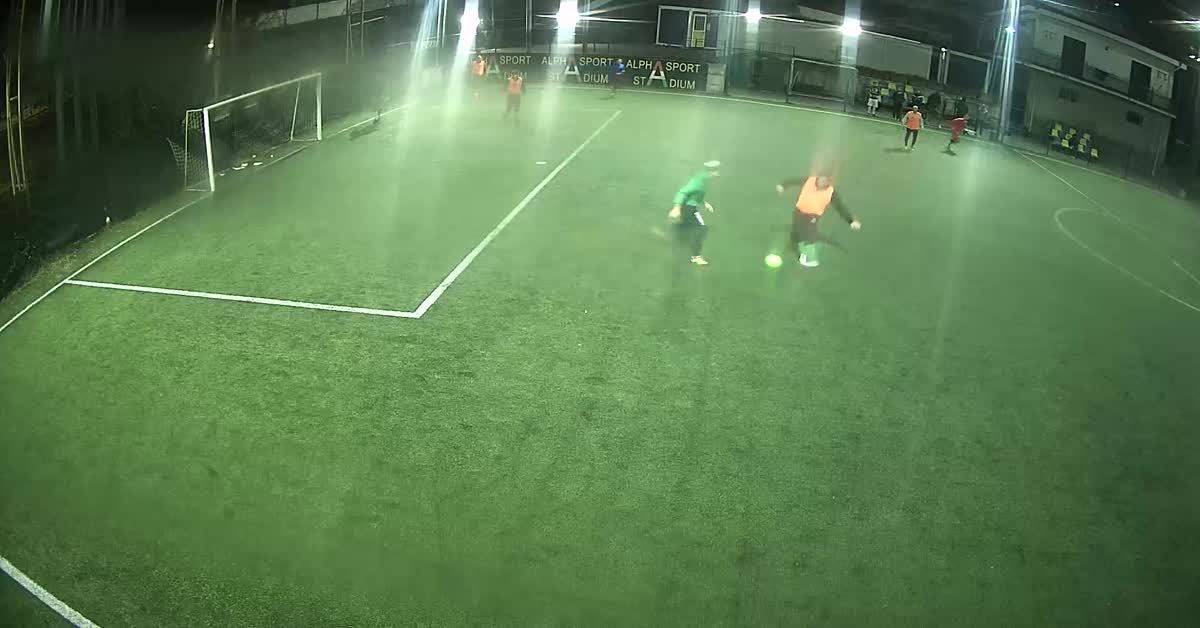 bomba dal centrocampo