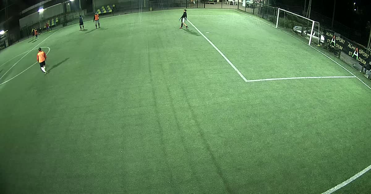 Tiro da fuori 1 a 0