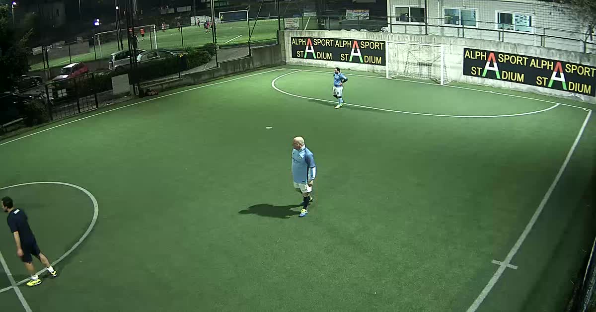 Respinta e goal al volo