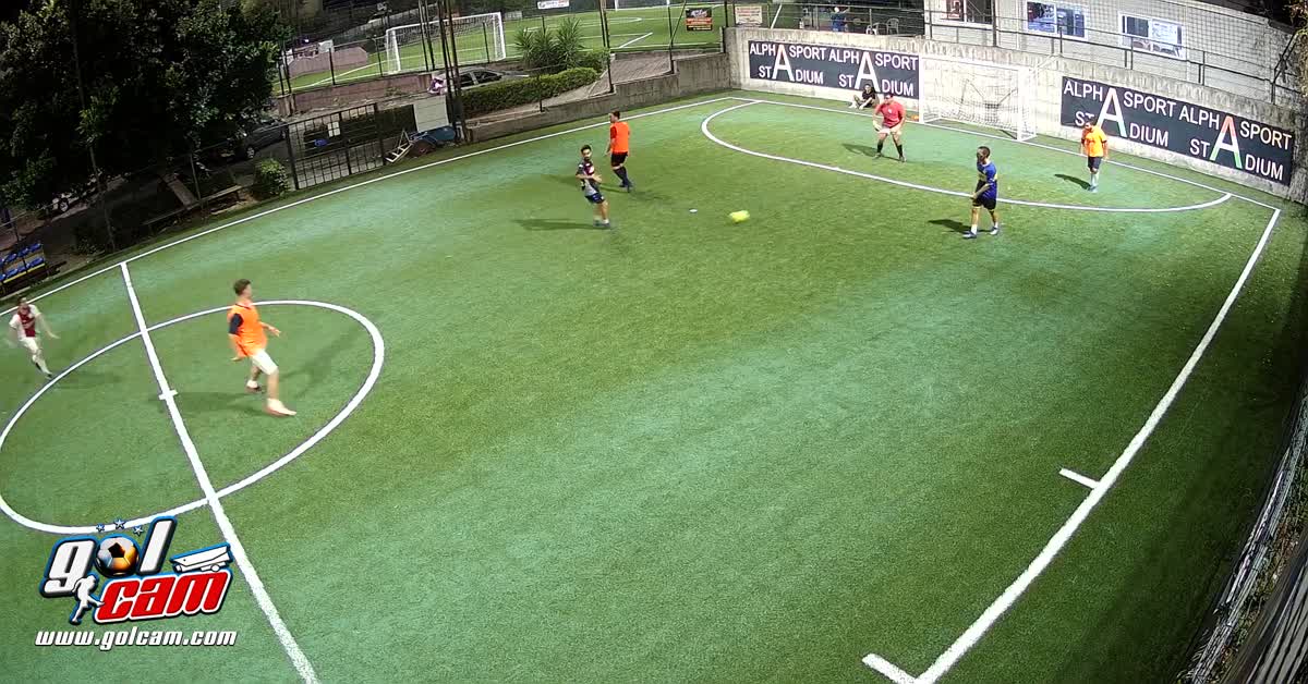 Rientra, dribbling e calcia