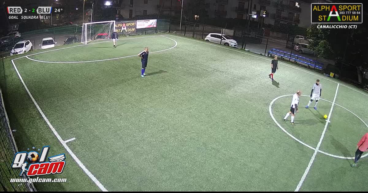 Gran destro da fuori e goal