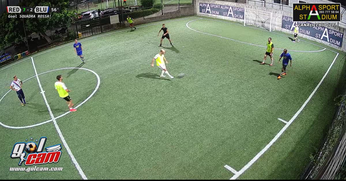 Azione corale con tunnel e gol