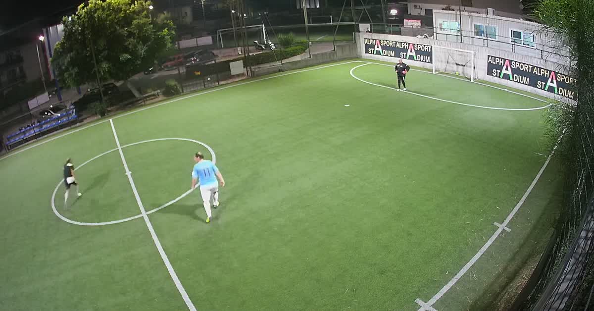 Controllo, esterno palo e goal