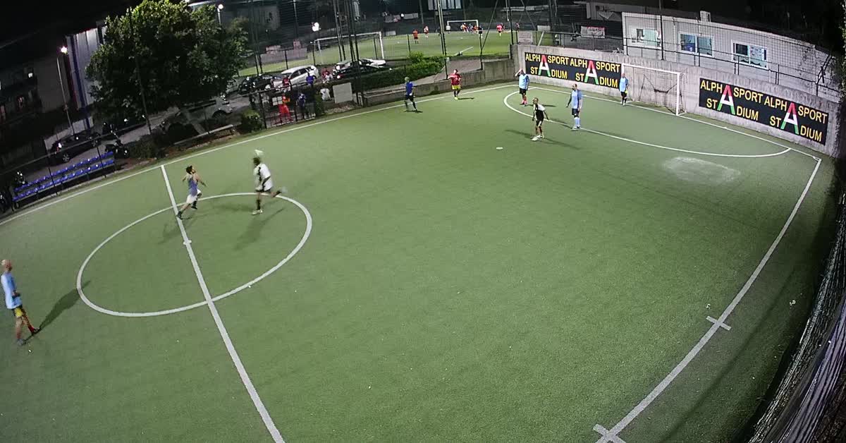 Punta-goal tra palo e portiere