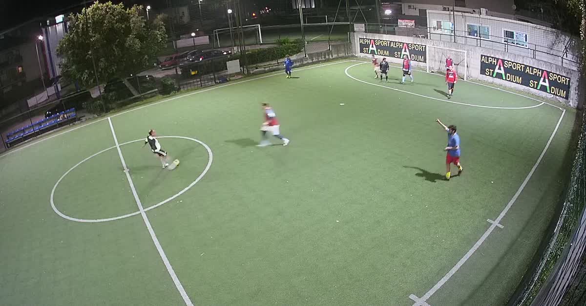 Ennesimo dribblig, tiro e goal