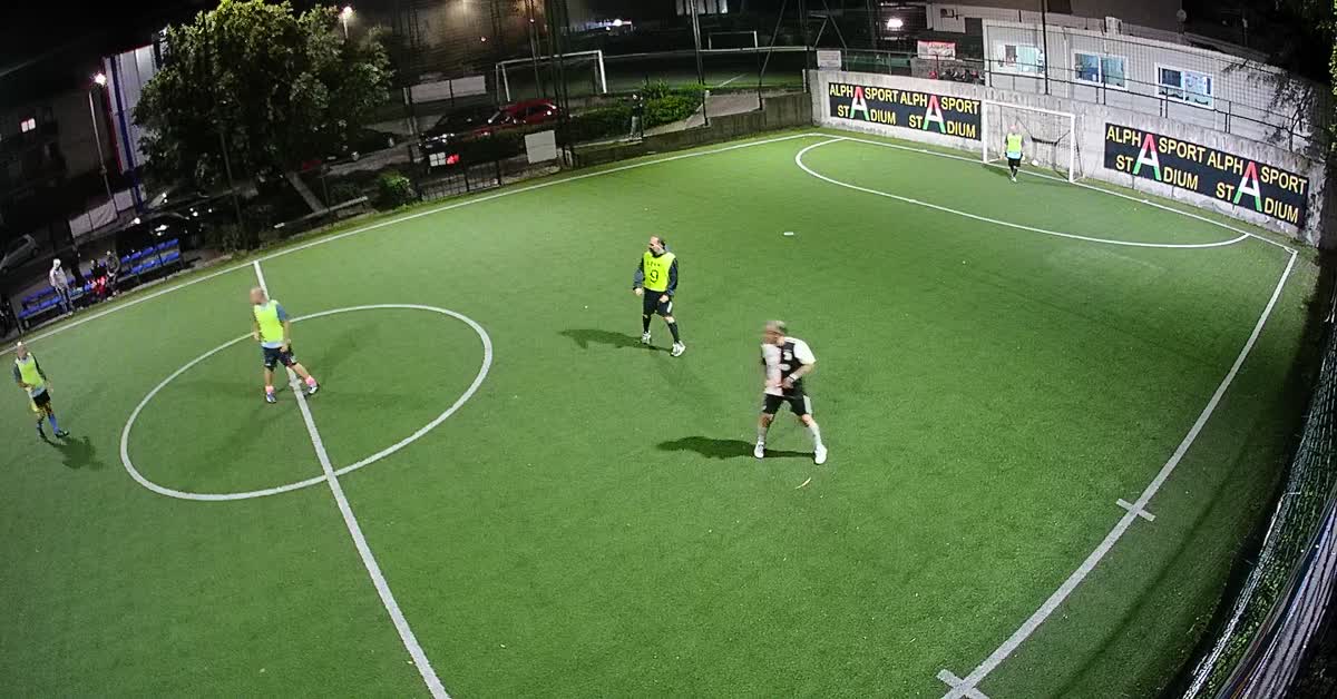 Gran tiro dalla 3/4 e goal