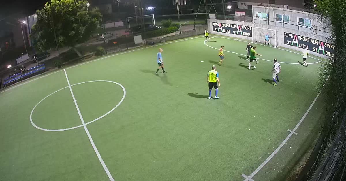 Gran tiro da fuori e palo