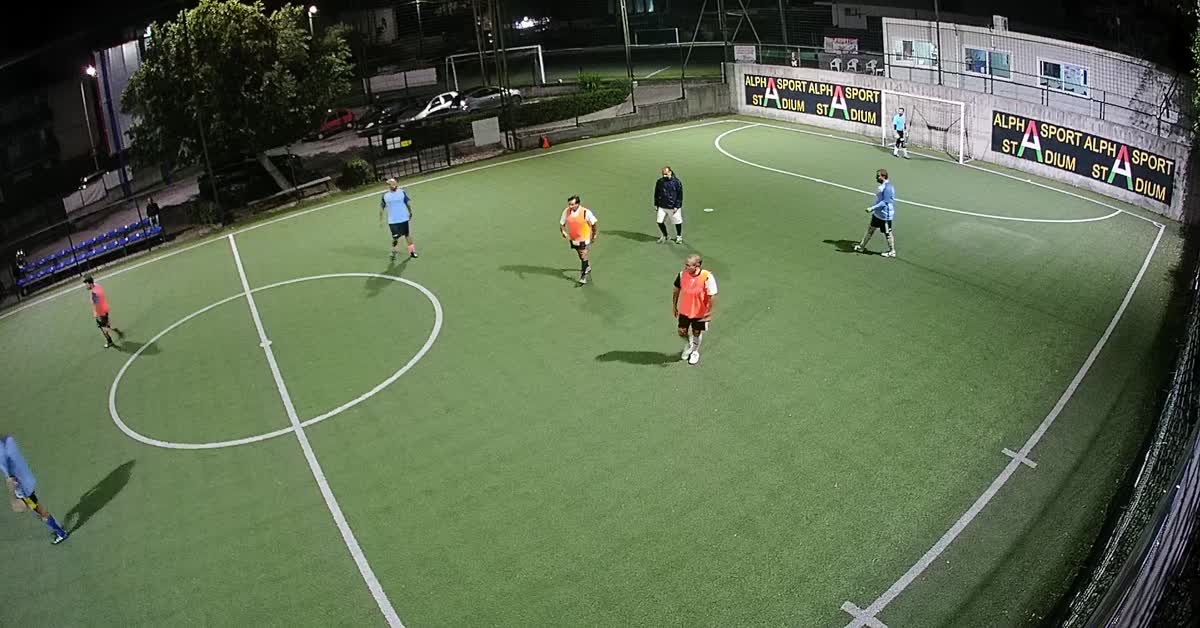 Gran tiro e palo da fuori area