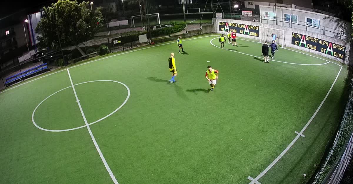 Altro gran goal da centrocampo