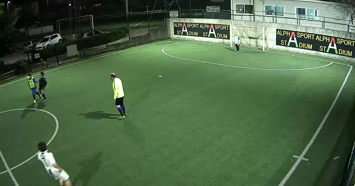 Tunnel e gol dal limite