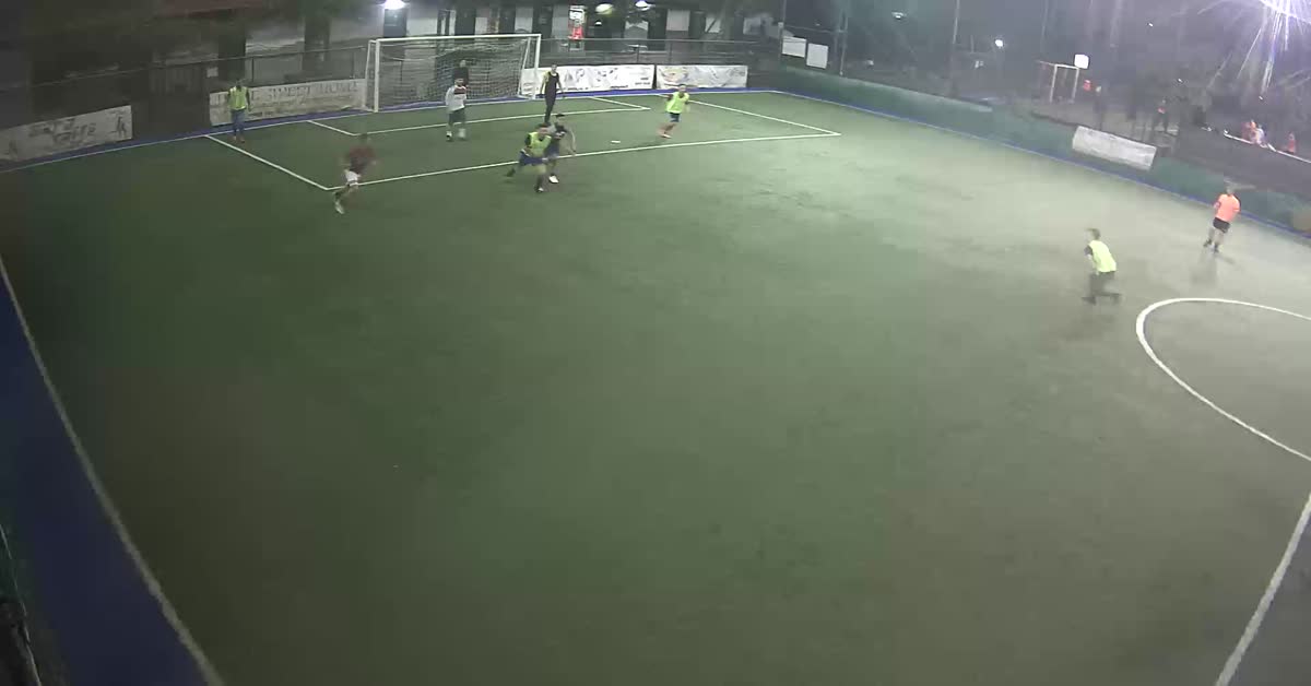 Dribbling con gol di tunnel 