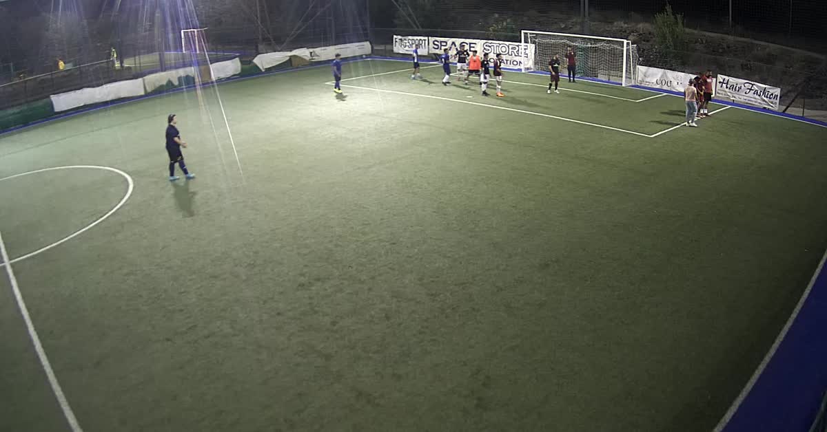 Sotto l"incrocio, gol Peppe