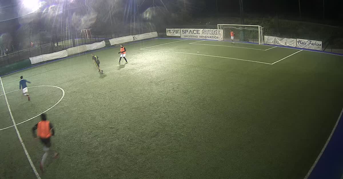 Destro deviato da fuori 