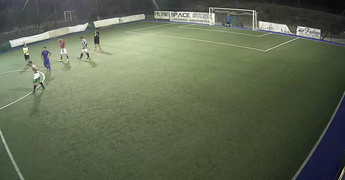 Scatto e destro deviato