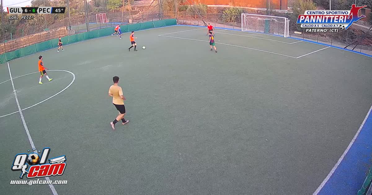 sbaglio del difensore e gol
