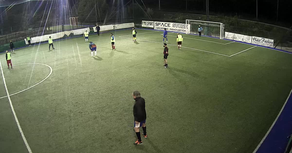 Magrí guarda e accompagna in g