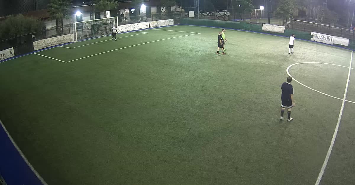 Tiro dal centrocampo