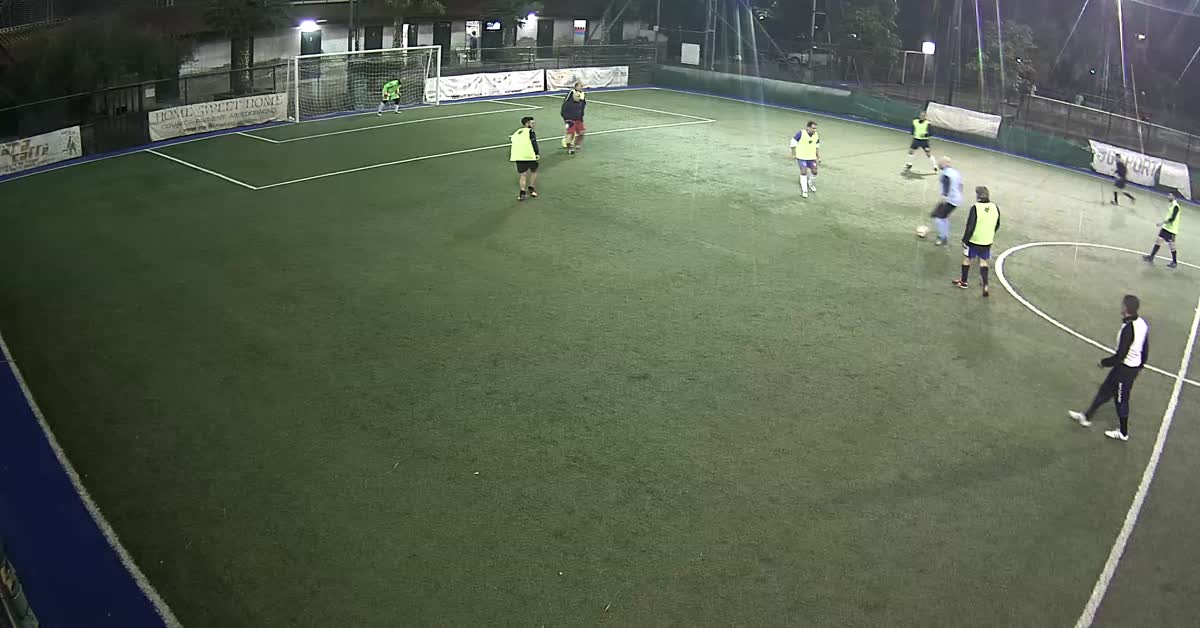 Dribbling e tiro di sinistro