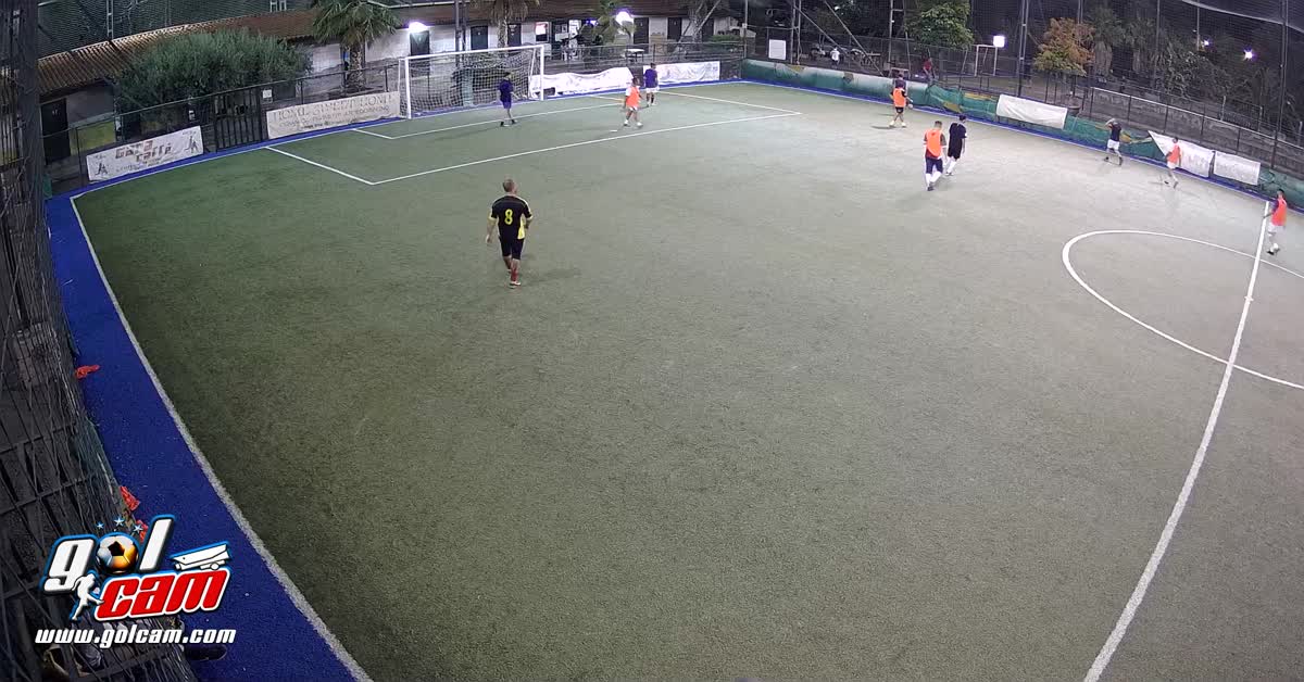 Finta di tacco e gol