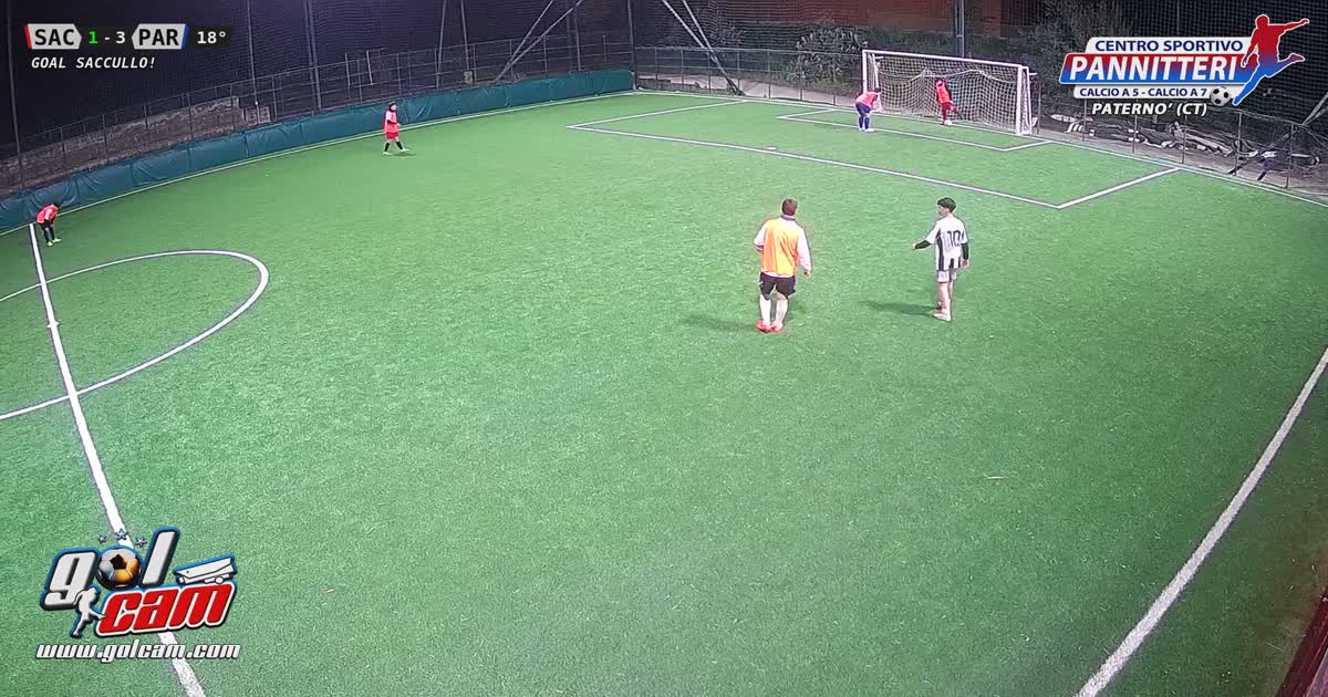 Tiro da prima di centro campo