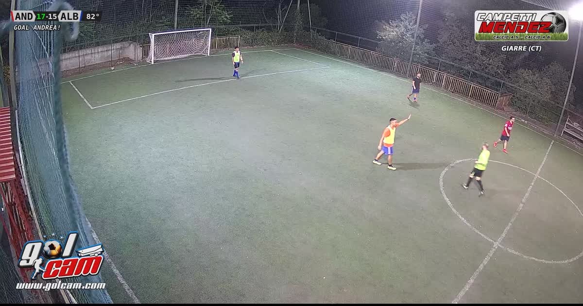 Portiere a terra e gol