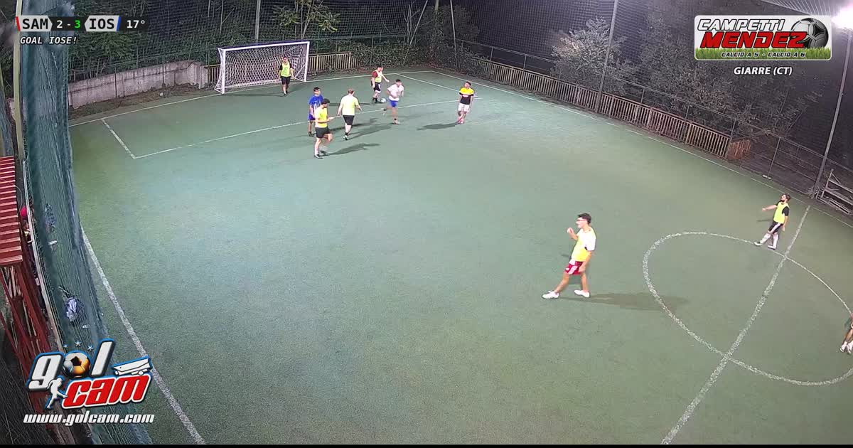 Tiro con assist di tacco