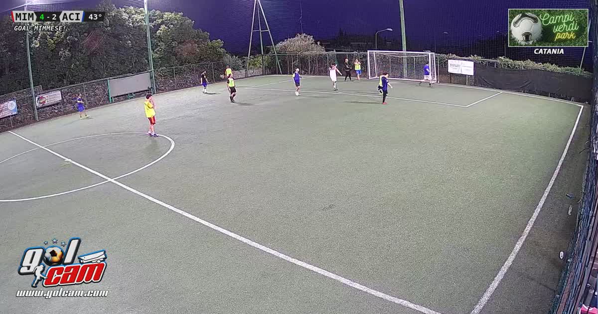 Dribbling e sfonda il portiere