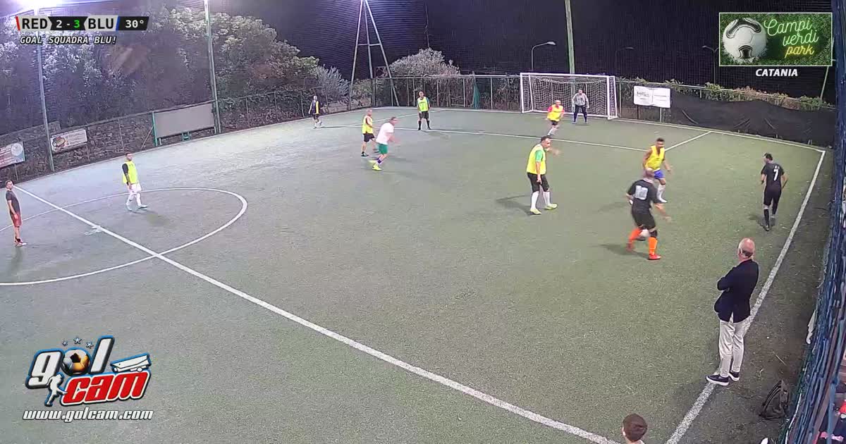 Botta da centrocampo!