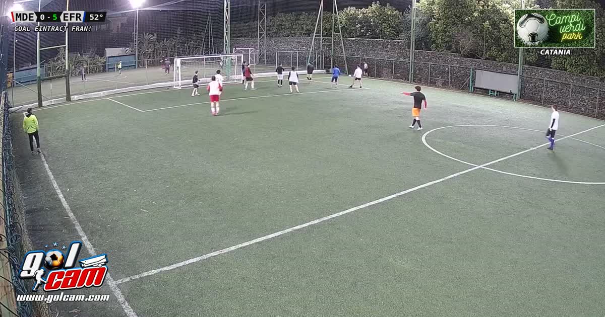 Dribbling e gol di sinistro 