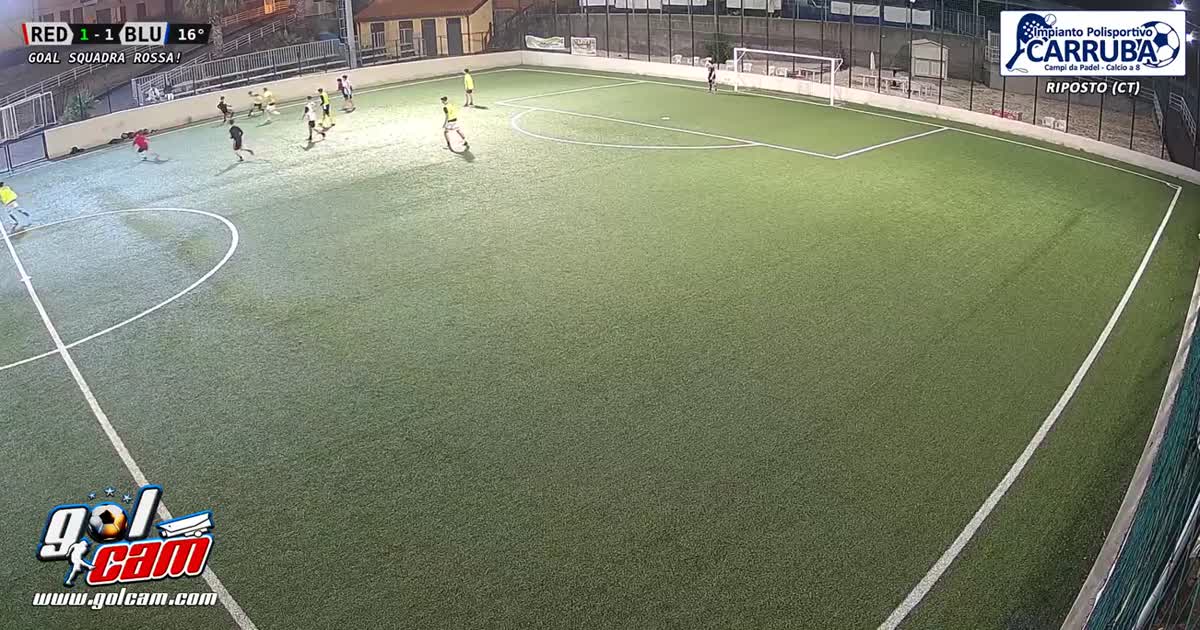 Tacco e gol da centrocampo