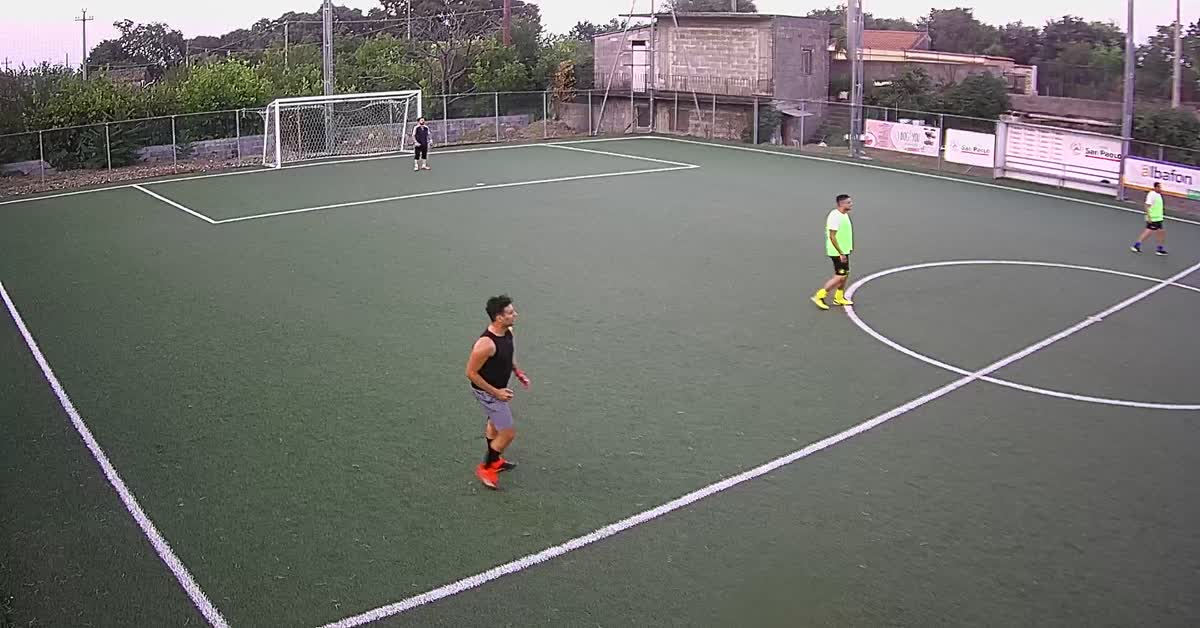 Stop e tiro da esterno