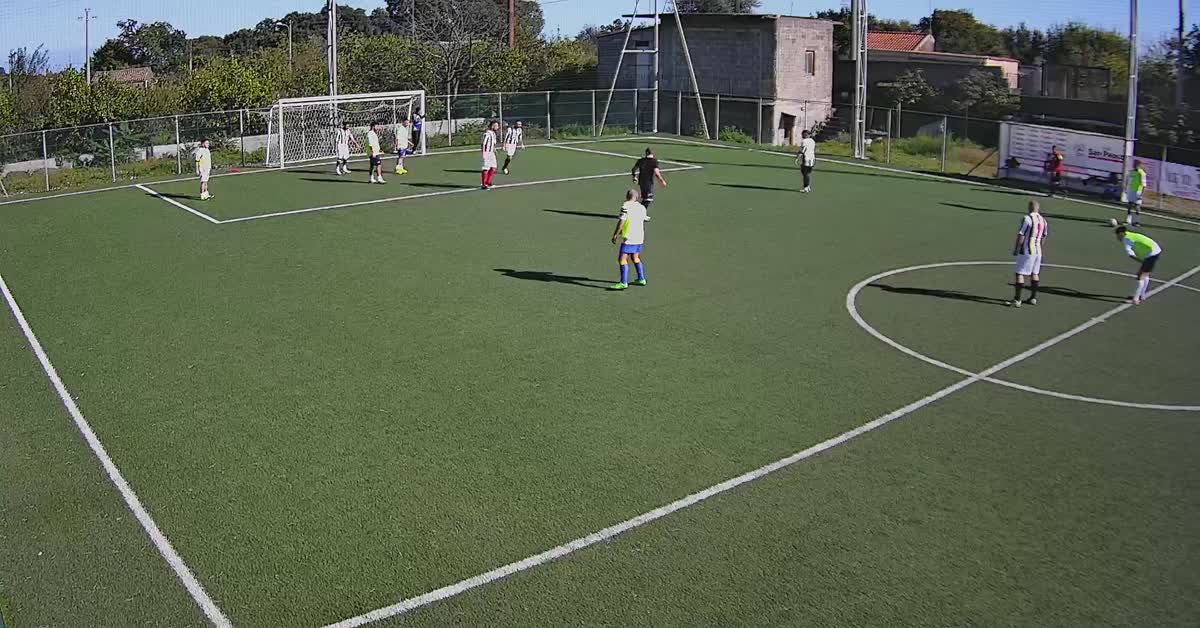 Punizione, passaggio, goal