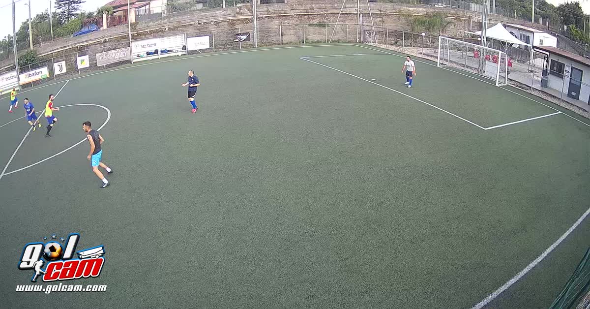 Gol all"angolino ad incrociare