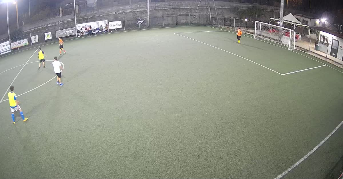 Palo da centrocampo