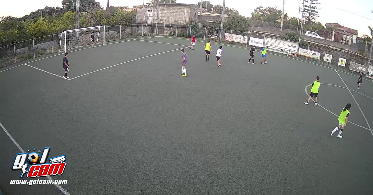 Rabona e goal con tunnel