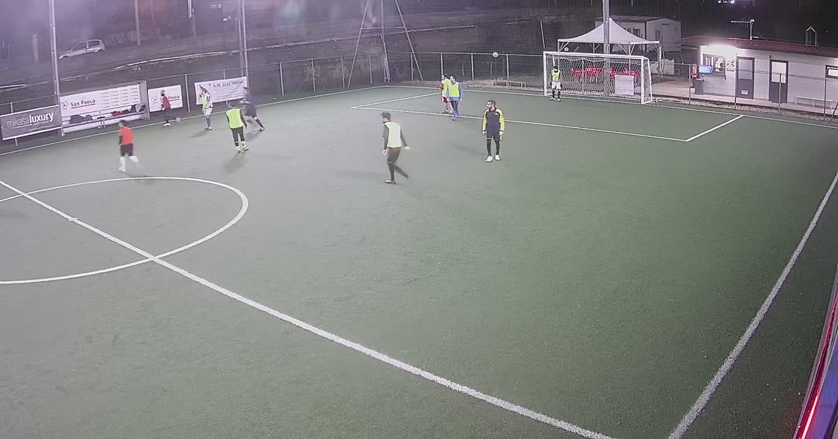 Taglio e gol di testa
