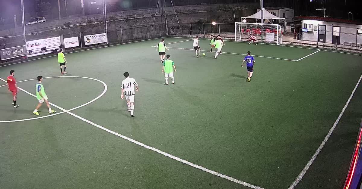 Ennesimo gol da fuori area