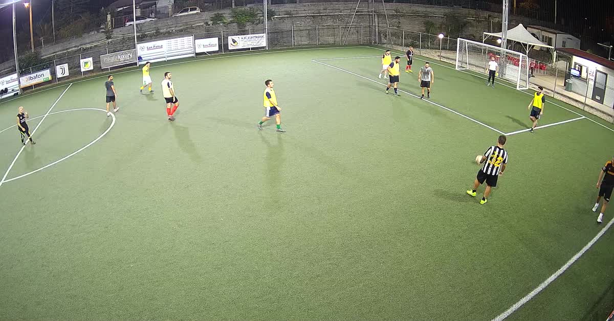 Longo sfiora il palo
