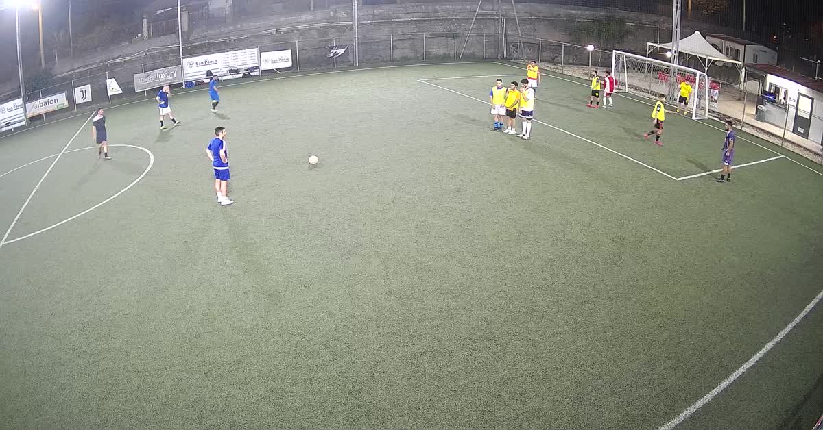Tiro a giro sulla traversa