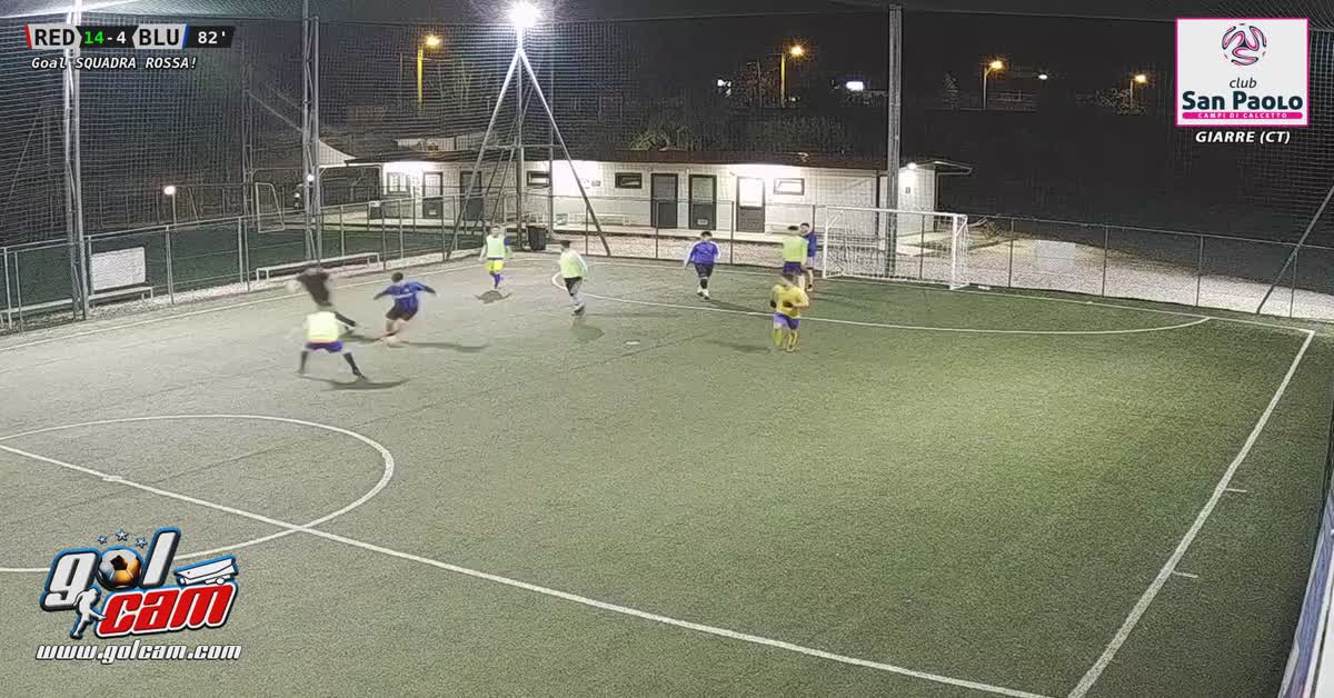 Assist di tacco con tunnel