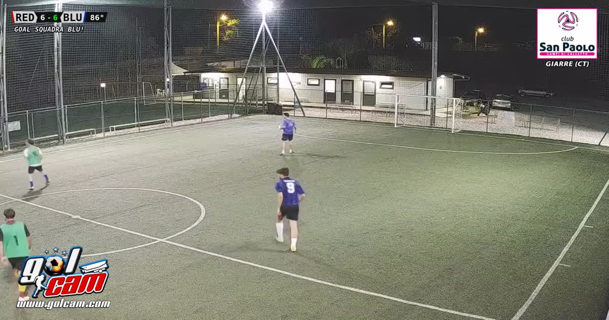 Slalom in mezzo a 3 e goal 