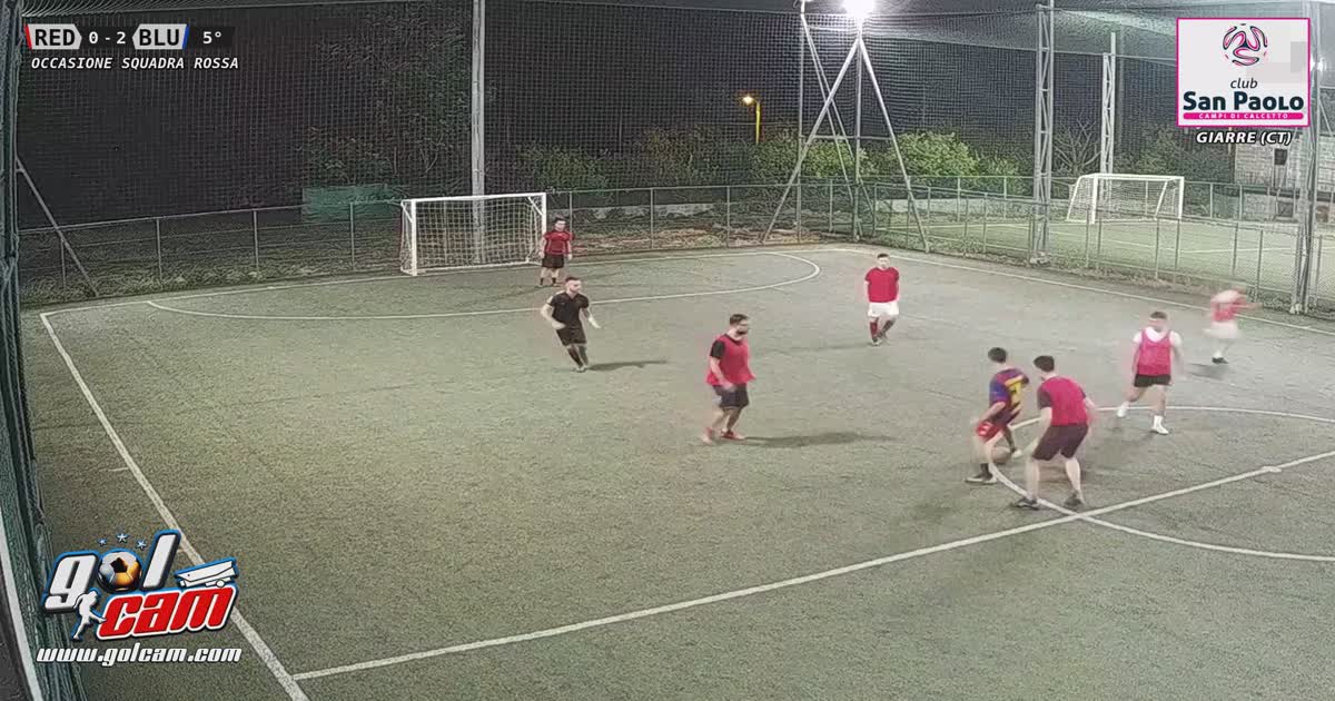 Tiro di prima e palo