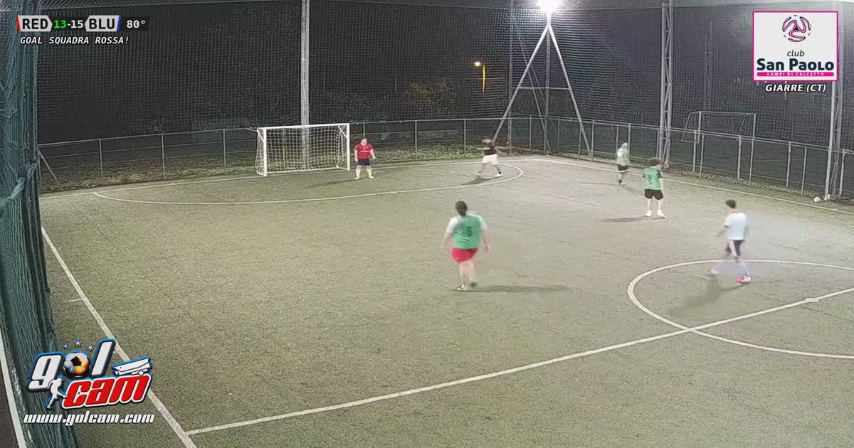 Dribbling e gol da fuori