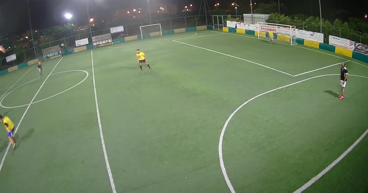 tiro da centrocampo