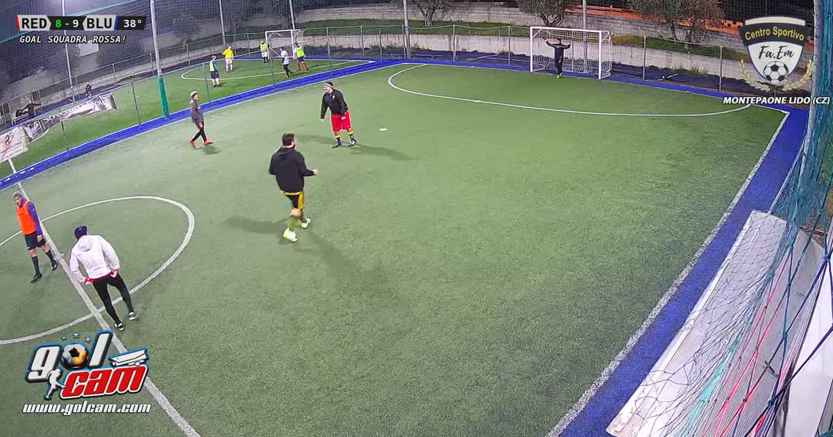 Su calcio d?angolo 