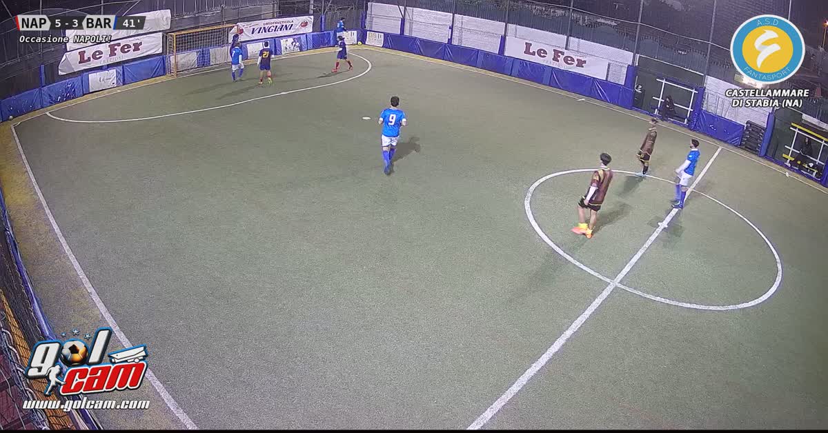 Calcio d angolo tacco palo