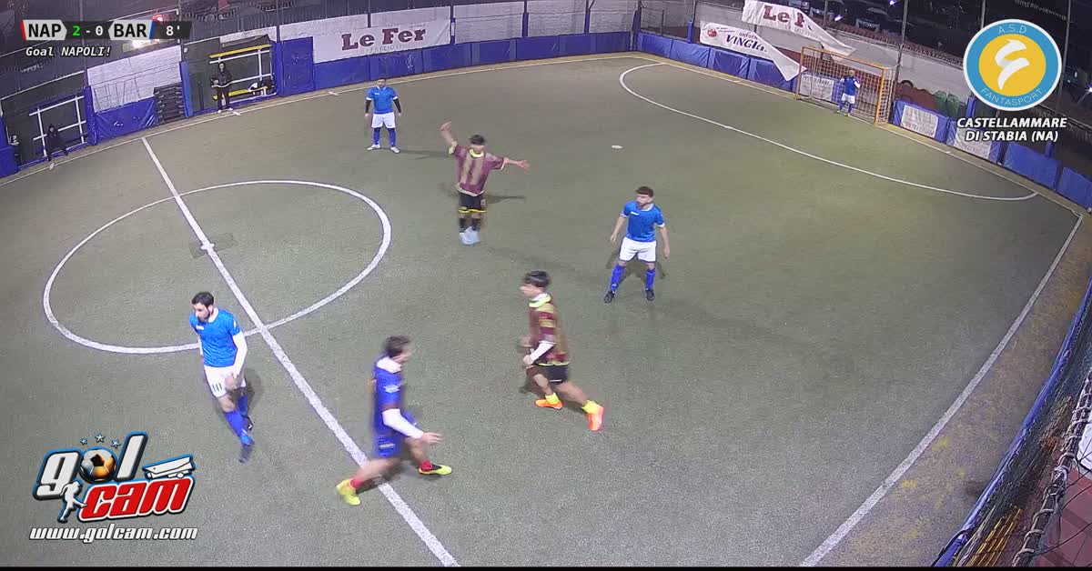 Gol sotto le gambe al portiere