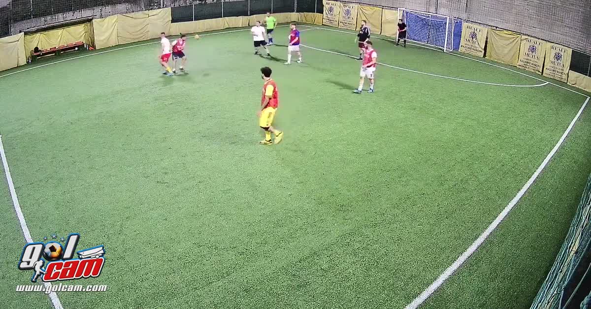 Gol con tunnel