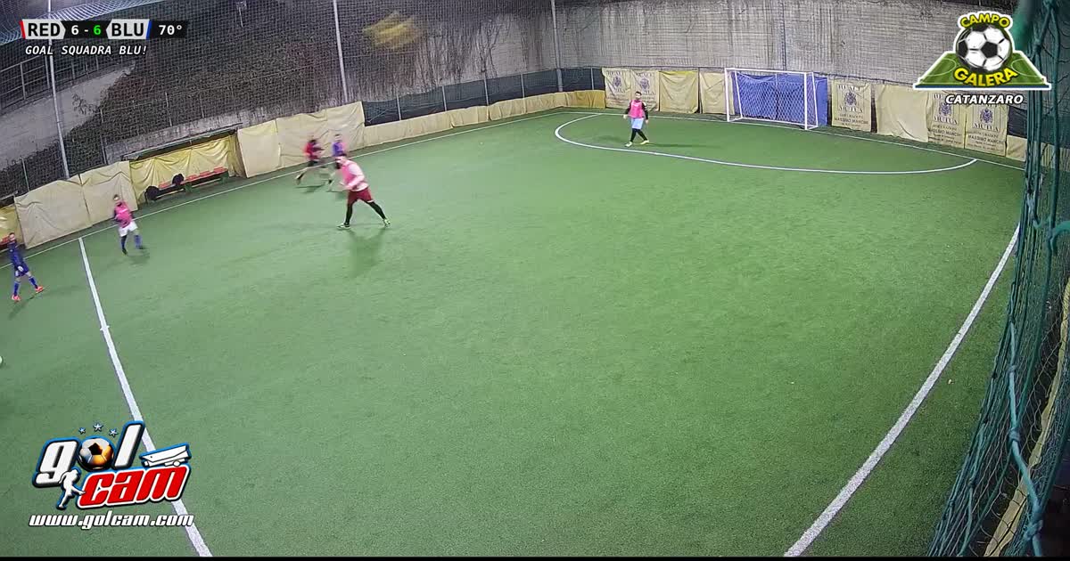 Tunnel dribbling e gol