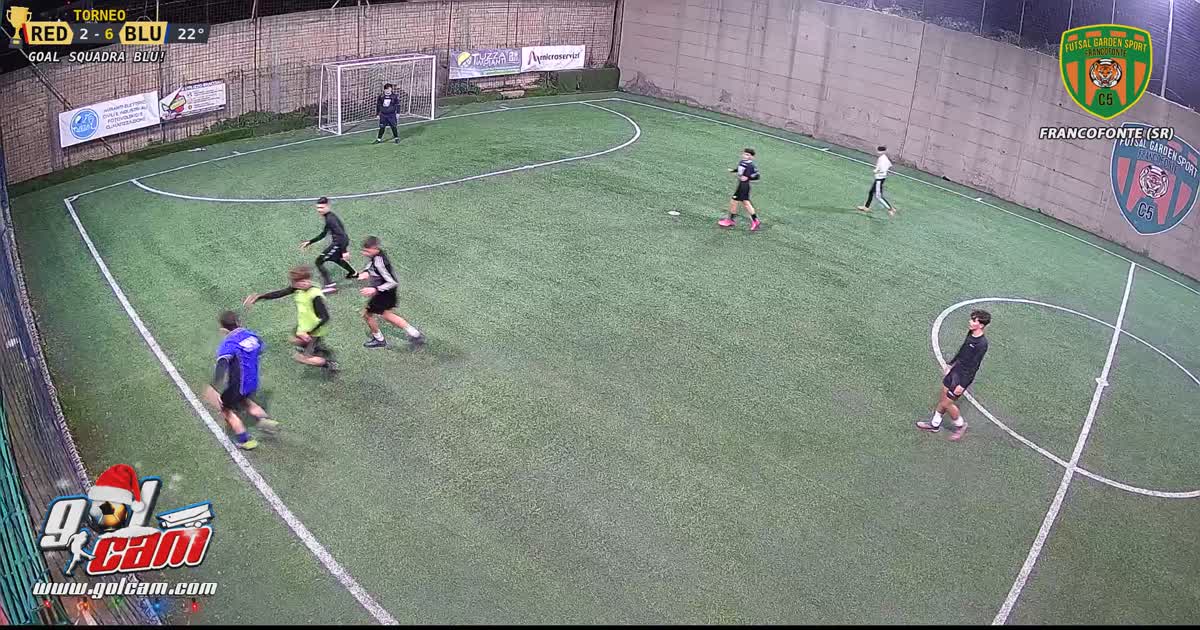 gol dentro area 